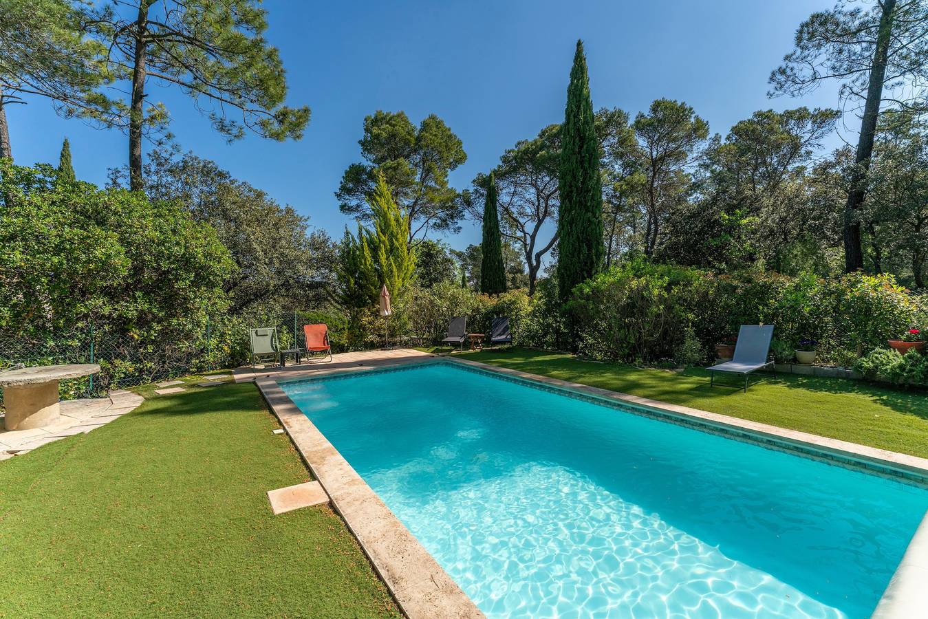 Maison de vacances 'La Romarine' avec piscine chauffée, Wi-Fi et climatisation in Mondragon, Vaucluse
