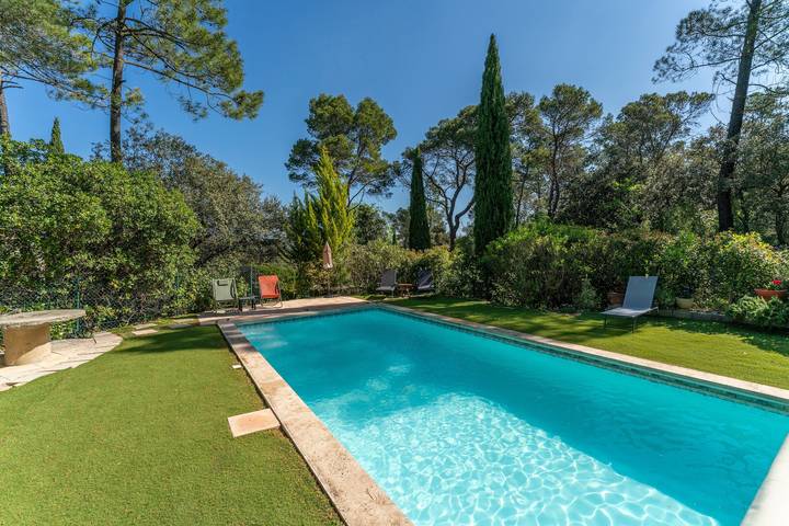 Vakantiehuis 'La Romarine' met verwarmd zwembad, wifi en airconditioning in Mondragon, Vaucluse