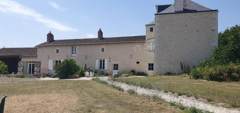 Chambre d’hôte pour 2 personnes, avec Jacuzzi ainsi que Jardin et Vue à Nueil-sous-Faye