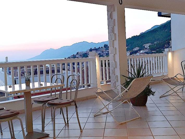 Ferienwohnung für 5 Personen, mit Balkon in Baska Voda