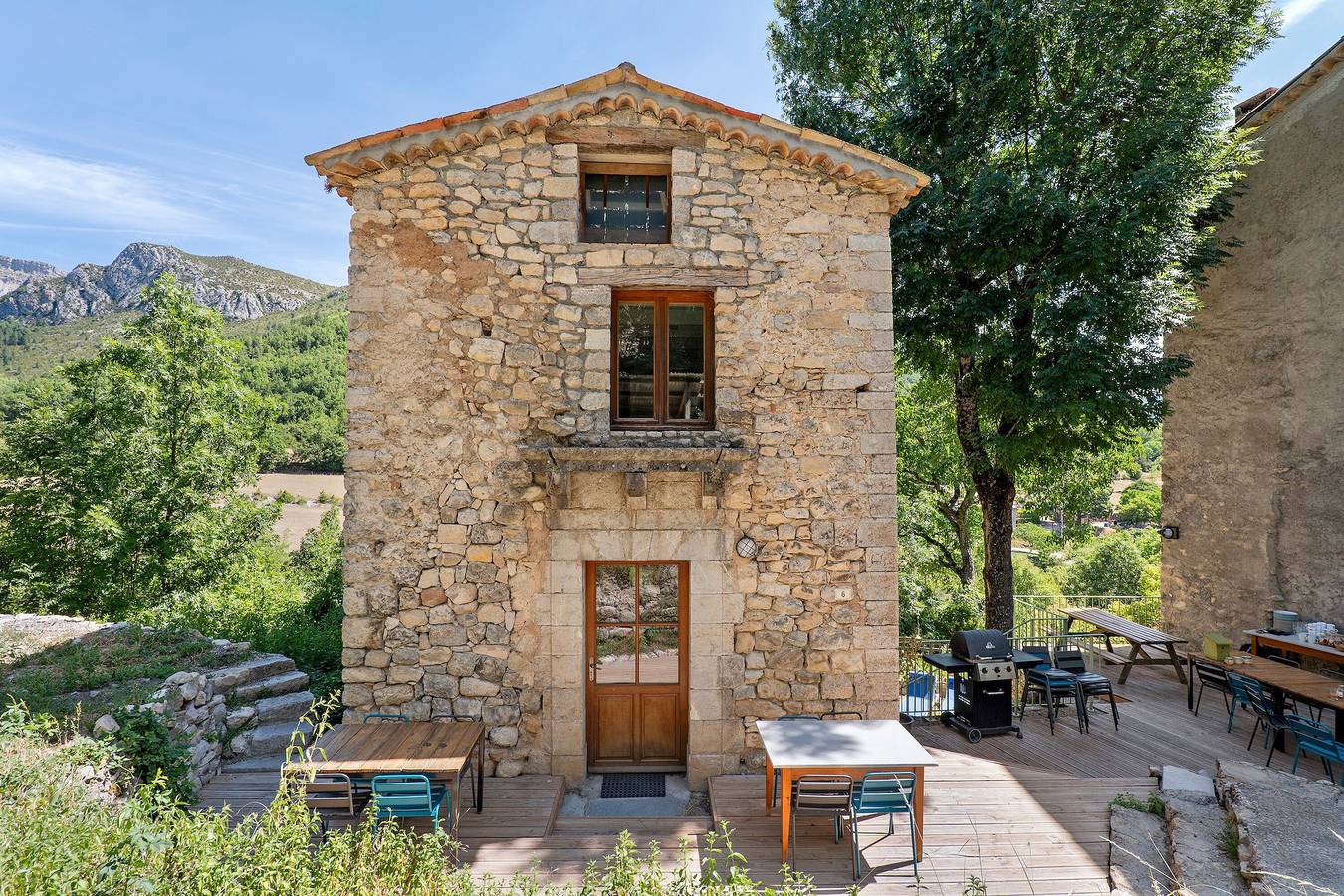 Chambre « Chambre Jaune » avec vue montagne, terrasse partagée et jardin partagé in Blieux, Alpes-de-Haute-Provence