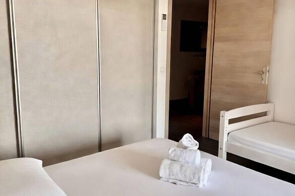 Apartamento entero, Duplex con terrazas, a 500m de la playa, vista al mar en residencia con piscina in Pinarellu, Zonza