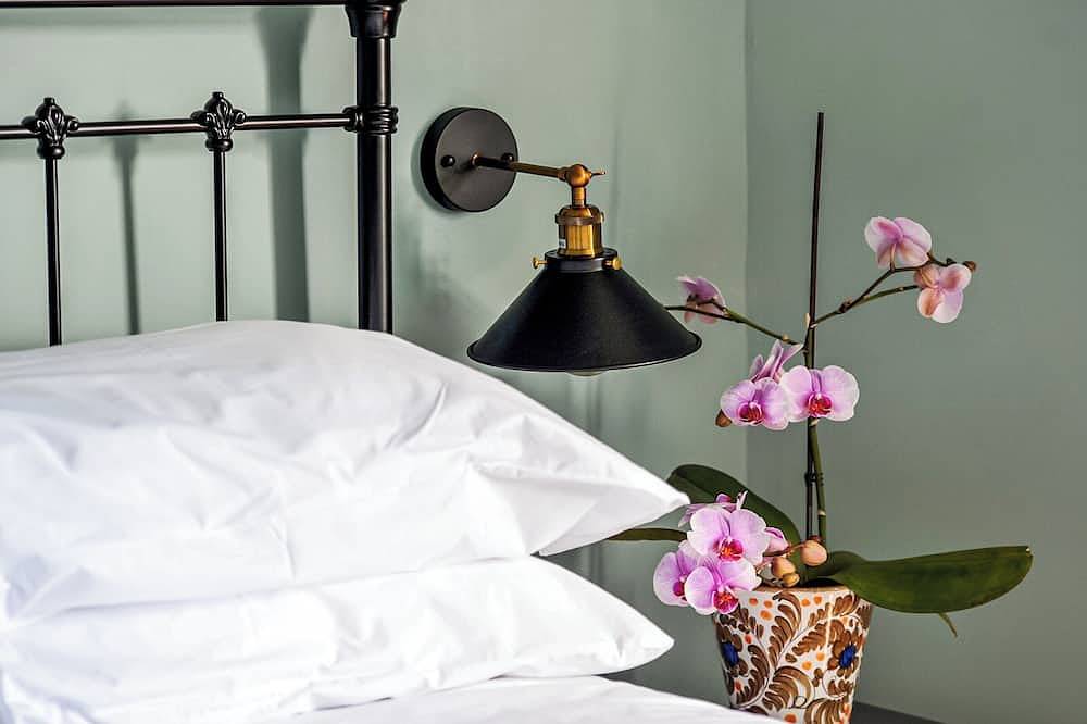 Renovated to highest standard. in Cheltenham, Gloucestershire