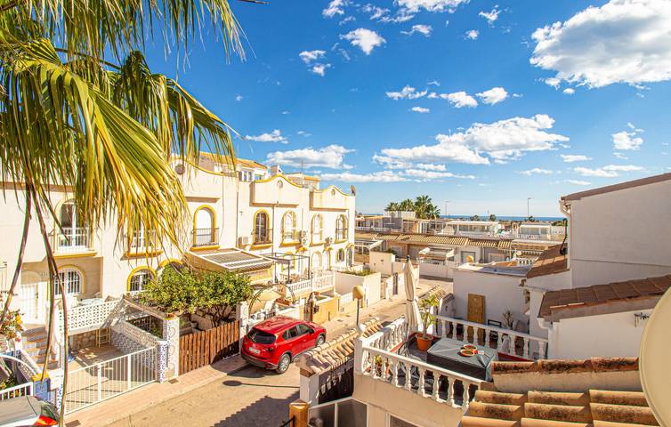 Acogedor apartamento con aire acondicionado, aparcamiento, terraza y WiFi- 2,5 km de la playa in Dream Hills, Orihuela