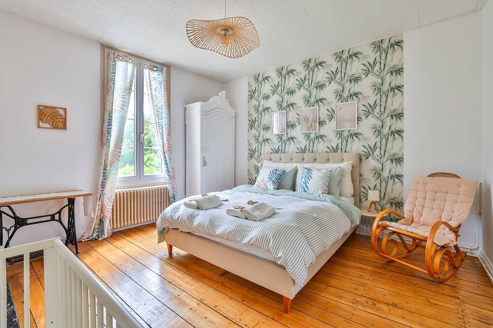 House 5 bedrooms #10 persons #Near downtown #Garden #Waterfront in Cognac, Charente