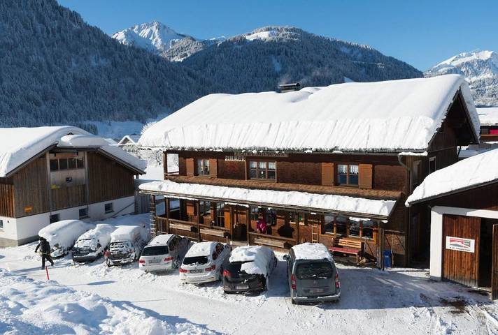 Ferienwohnung für 10 Personen, mit Terrasse und Garten sowie Ausblick in Schoppernau - 4