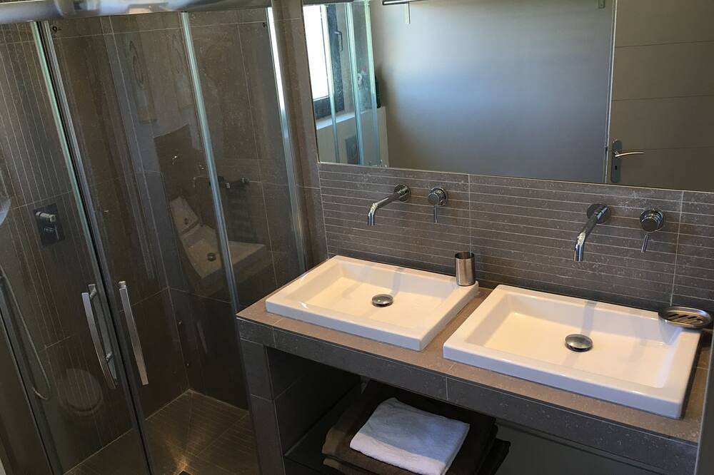 La Suite Du Mas Des Akenes (2 personnes - Enfants non admis) in Cairanne, Vaucluse