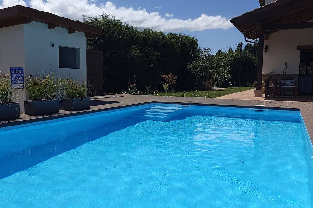 Casa Eloy: Spacious rural house with heated pool, 8 min from Merón Beach in Argüeru, Villaviciosa