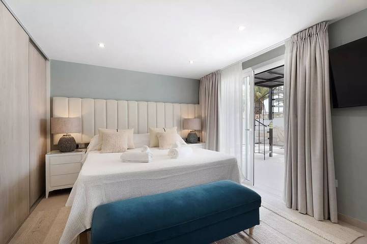 Villa Vista - Brand New with 3 bedrooms & 3 Bathrooms, Pool & Air Con in Amarilla Golf, San Miguel de Abona