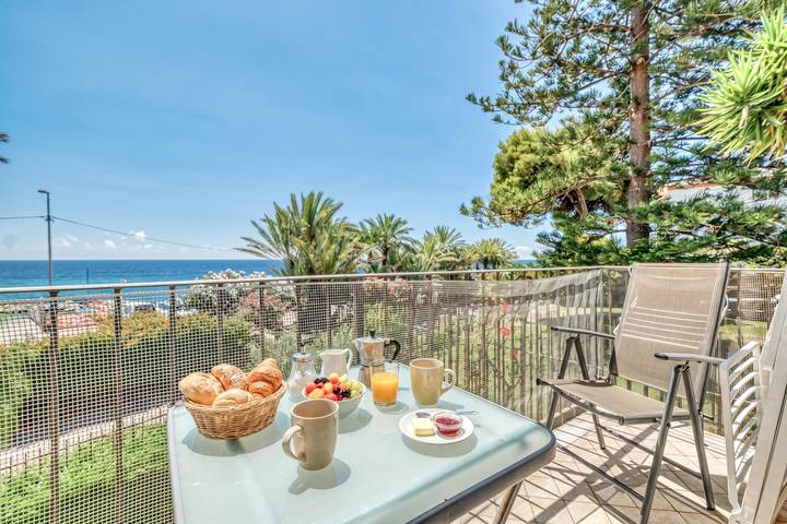 Appartamento per 6 persone, con vista oceano e balcone, adatto a famiglie con bambini a Sanremo