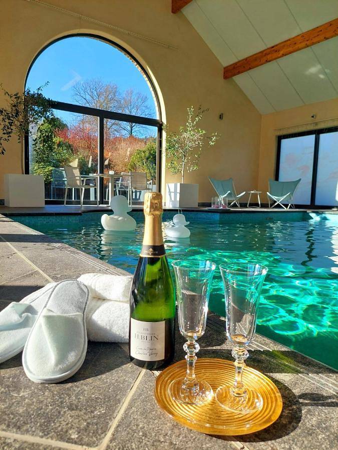 Vakantiehuis voor 4 personen, with tuin and zwembad as well as uitzicht in Rendeux