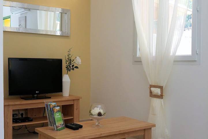 Appartamento intero, Gîte3-*** air-conditioning-wifi-heated pool- 2 bedrooms- river 1mn- beach5min- Pétanque in Galeria, Parco naturale regionale della Corsica