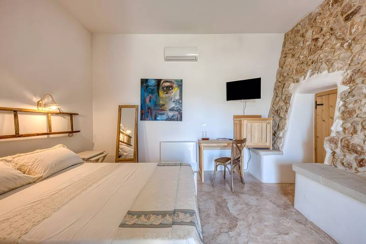 Villa 'Camera 2' with Sea View, Private Pool and Wi-Fi in Salve, Gulf of Taranto