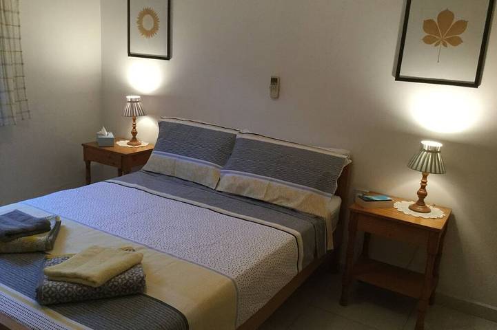 Location de vacances pour 4 personnes, avec jardin ainsi que terrasse et piscine dans Πισσούρι - 2