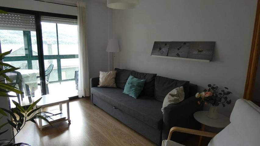 Apartamento para 5 personas, con vistas además de jardín y piscina en Villanúa