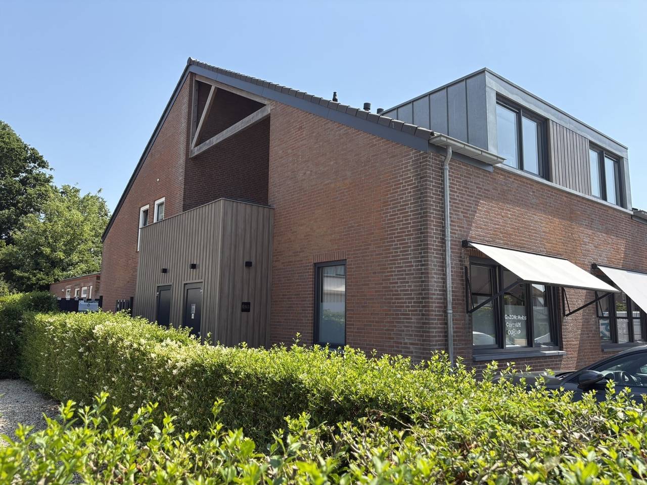 Unieke 14-persoons groepsaccommodatie in Ouddorp vlakbij centrum en strand in Ouddorp, Goeree-Overflakkee