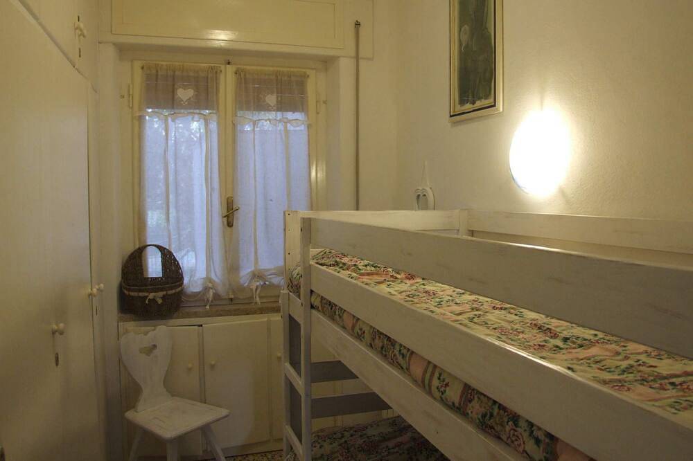 Entire apartment, Azalea 7+3 - Three Bedroom Apartment, Sleeps 10 in Marina di Castagneto Carducci, Etruscan Coast