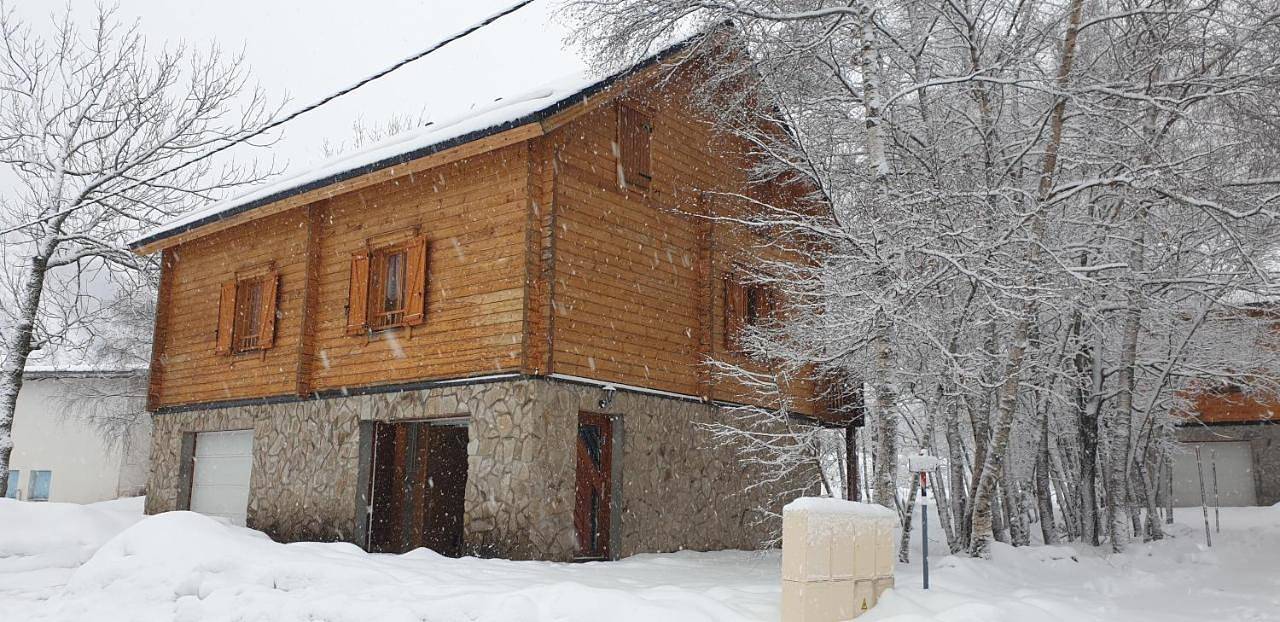 Chalet bois au milieu des Pyrénées in L'Hospitalet-près-l'Andorre, Pyrénées