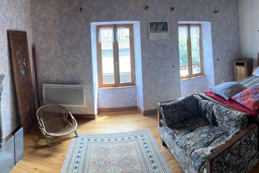 Ferienhaus-Ensuite mit Bad-Bergblick in Chambon-sur-Lac, Regionaler Naturpark Volcans d'Auvergne
