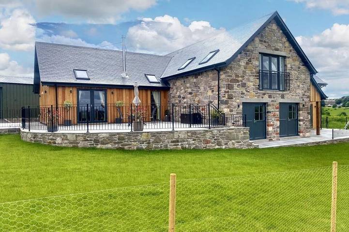 Log cabin for 4 people, with garden, with pets in Auchterarder