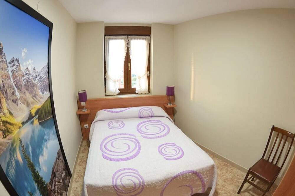 Entire apartment, Beachfront apartment with pool 200m and paddle tennis court in Mogro, Miengo