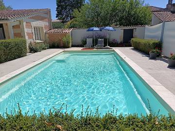 Gîte pour 2 personnes, avec terrasse ainsi que piscine et jardin en Charente-Maritime