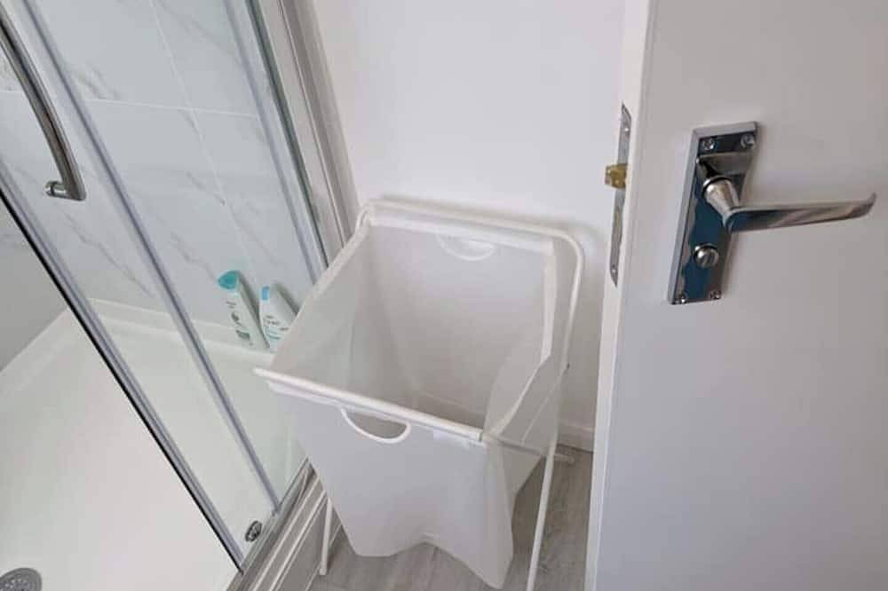 40m2 Bedroom + Ensuite 15-min From Lhr + 10 min From Thorpe Park in Spelthorne, Surrey