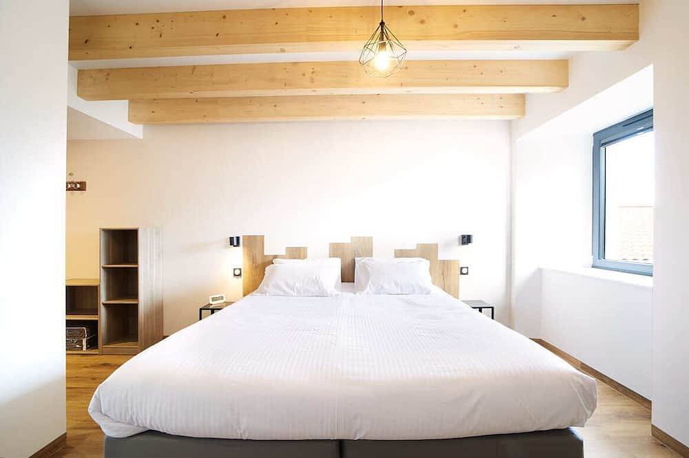 La Bâtisse de Lucien ***** Piscine & Spa pour 15 personnes in Cussac-sur-Loire, Haute-Loire