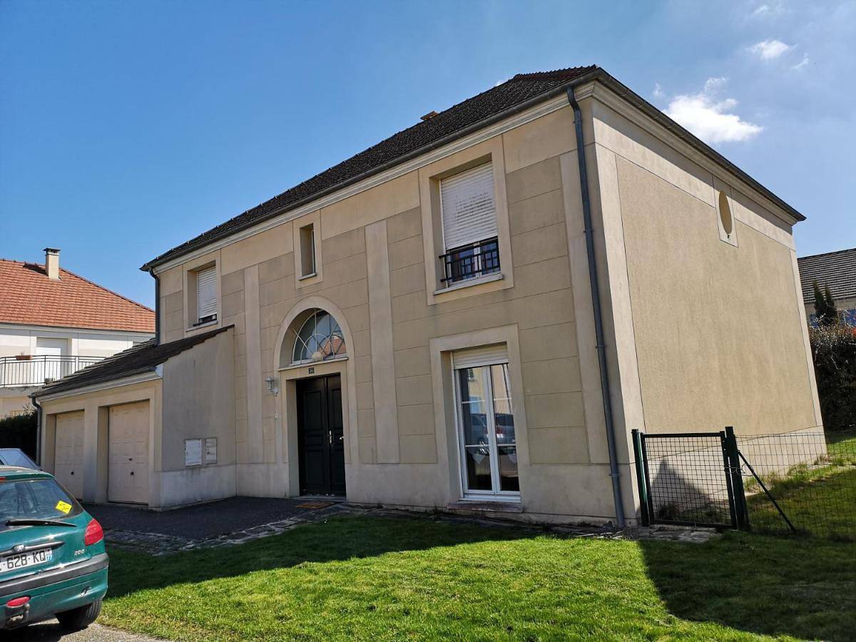 Villa in Bussy-Saint-Georges, Seine-et-Marne