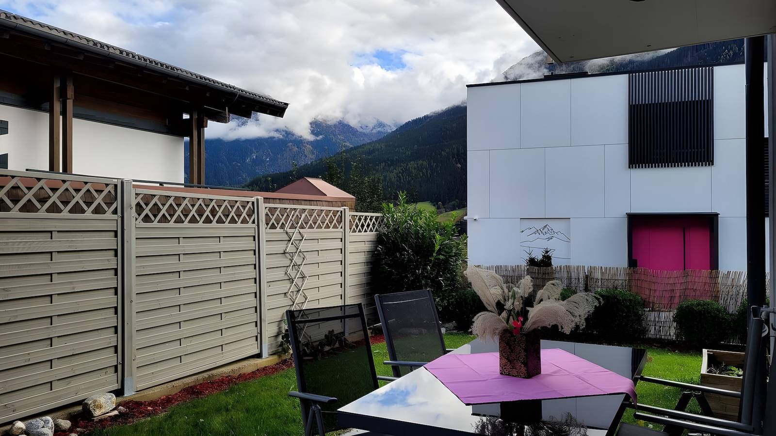 Ganze Wohnung, Apartment 'Schett' mit Bergblick, privater Terrasse und Wlan in Neukirchen am Großvenediger, Pinzgau