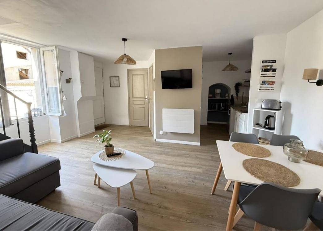 Appartement entier, One-Bedroom Apartment in Parigné-l'Évêque, Sarthe