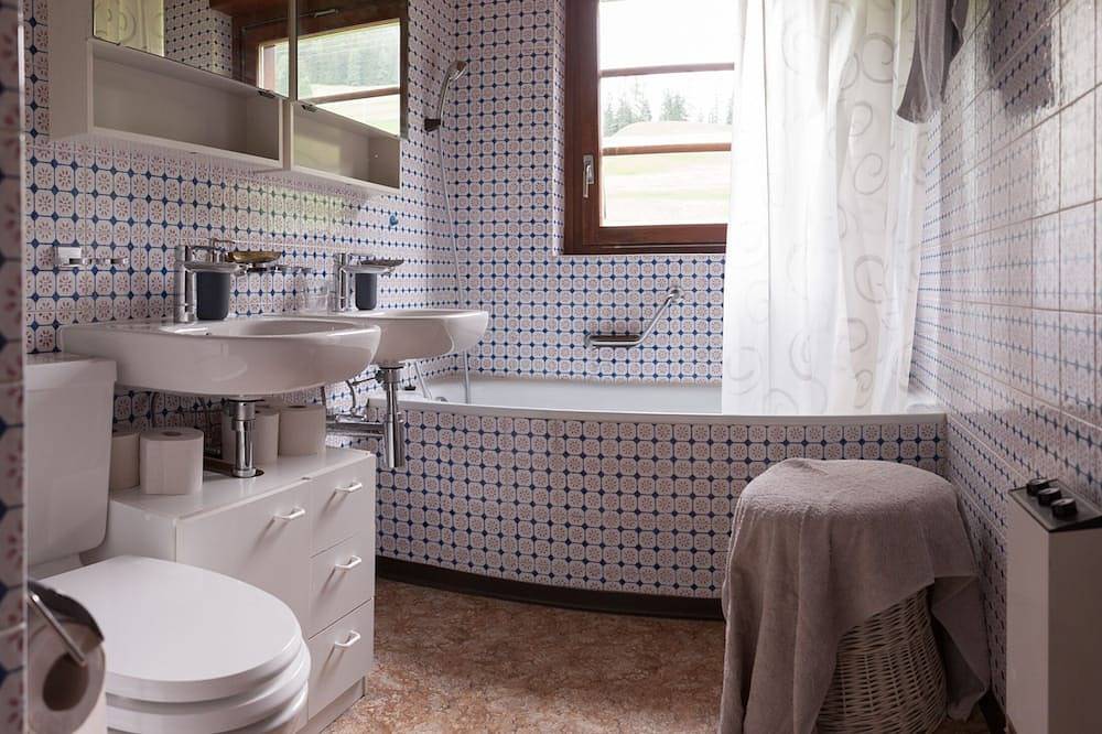 Ganze Wohnung, Gemütliche Ferienwohnung in Bergün, Graubünden mit traumhafter Aussicht in Bergün, Engadin