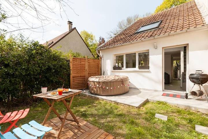 Gîte pour 4 personnes, avec terrasse et jardin ainsi que piscine et jacuzzi à Sainte-Geneviève-des-Bois - 4