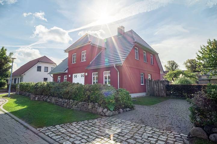 Ferienhaus für 5 Personen, mit Terrasse und Garten sowie Sauna in Wustrow