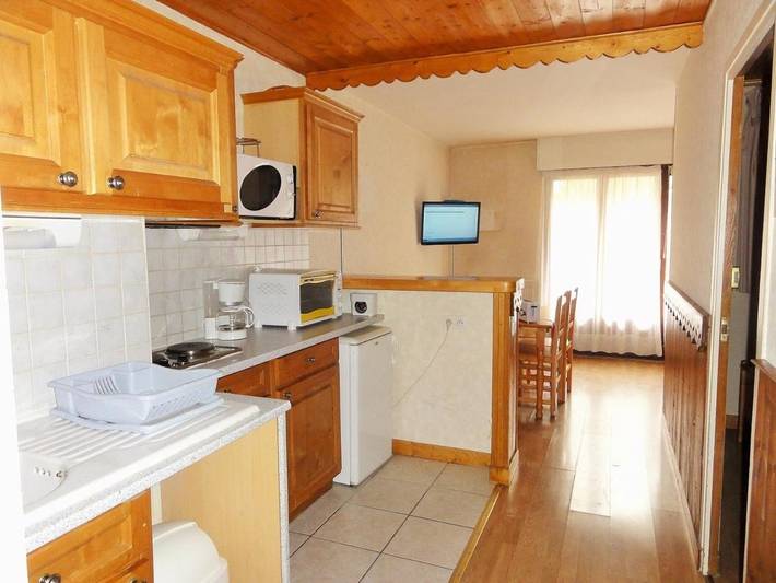 Gîte pour 4 personnes, avec terrasse dans Office De Tourisme De Brides Les Bains - 4