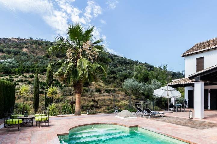 Chalet para 11 personas, con jardín además de balcón y piscina - 1