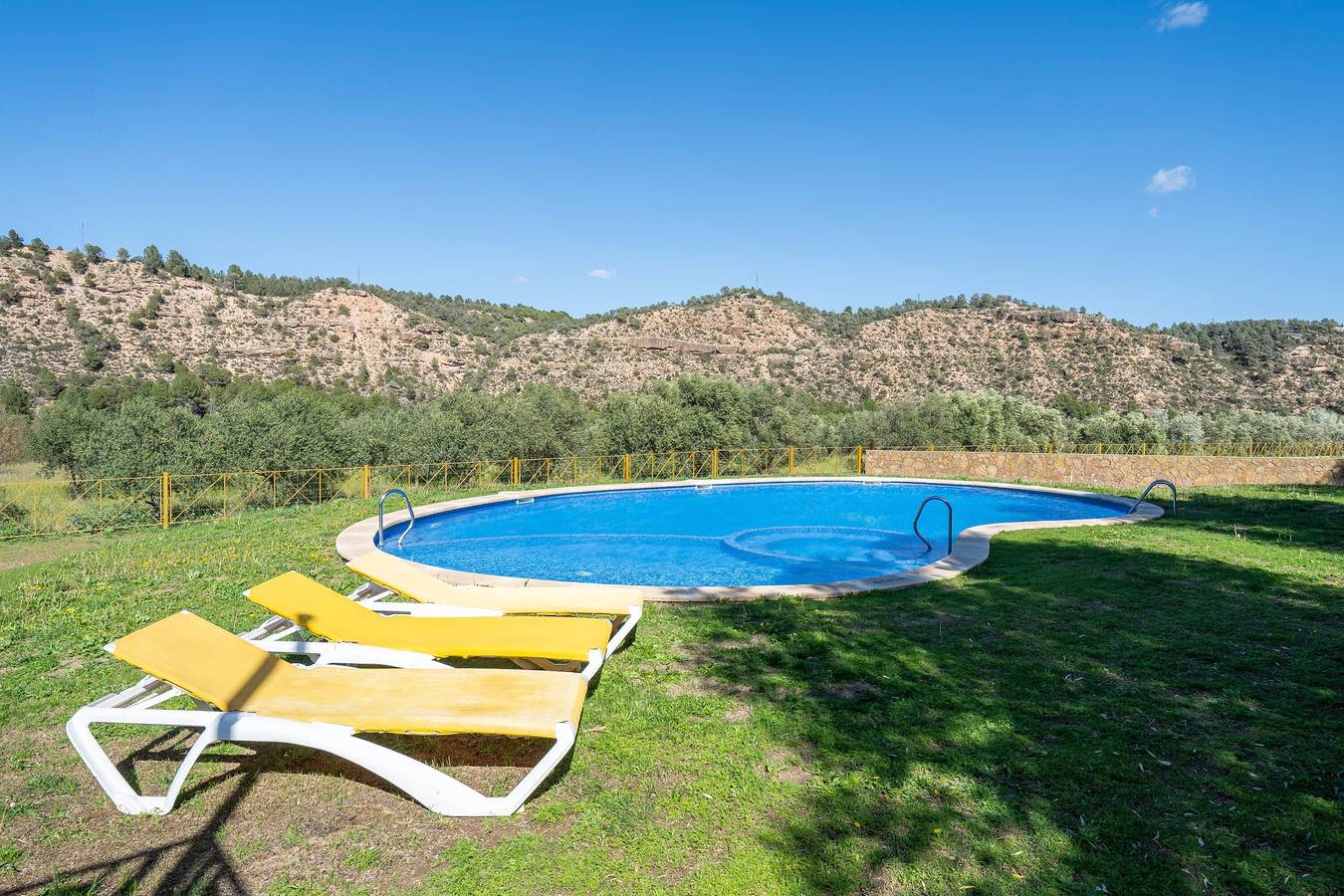 Casa de férias 'Mas De Sisco' com vista para a montanha, Wi-Fi e ar condicionado in Terres de l'Ebre, Tarragona Província
