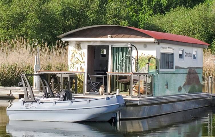 Hausboot für 3 Personen, mit Seeblick und Terrasse sowie Garten und Ausblick, mit Haustier in Brandenburg - 4