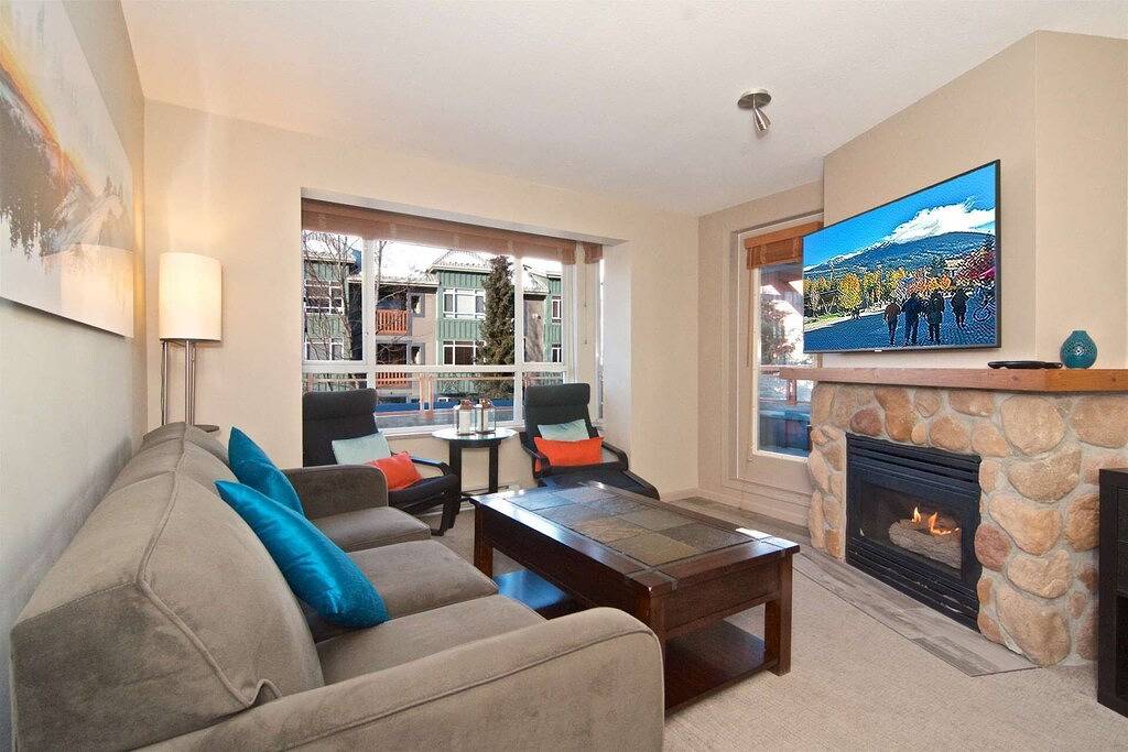 Ganze Wohnung, Vollständig renoviertes Nov 2018, atemberaubendes Condo on Village mit einem der besten Decks im Village in Whistler, Whistler Blackcomb