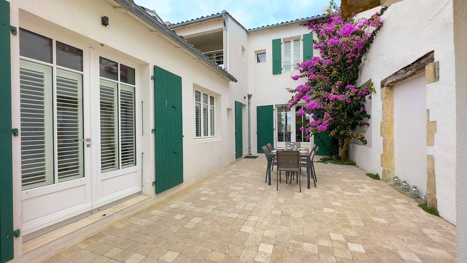 Appartement de vacances entier, Villa vue sur le port de Saint-Martin avec sa cour in Saint-Martin-de-Ré, Île de Ré