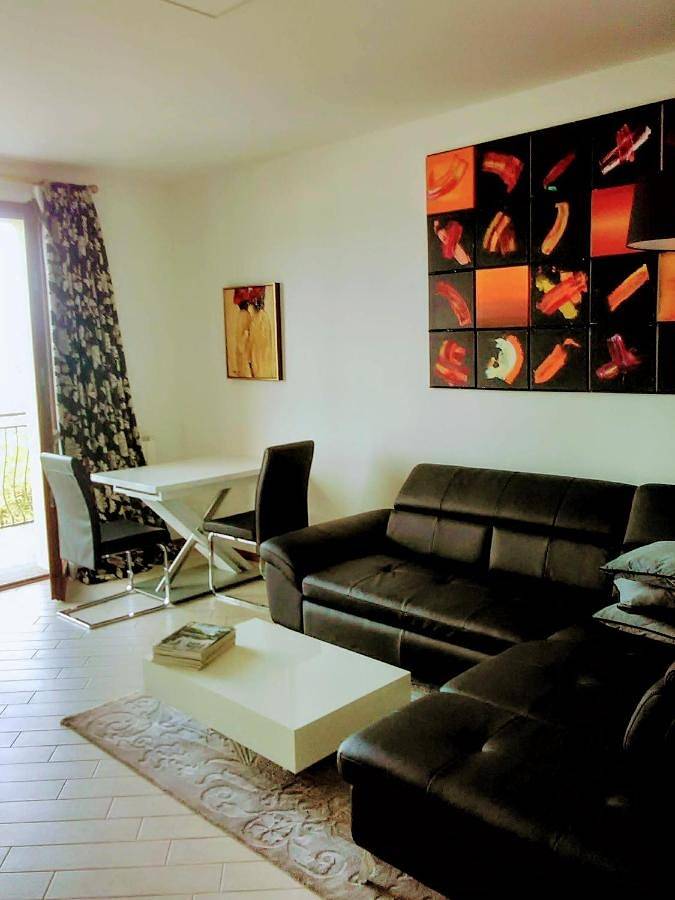 Gîte pour 2 personnes, avec jardin ainsi que vue et vue sur le lac, animaux acceptés dans Stresa - 3