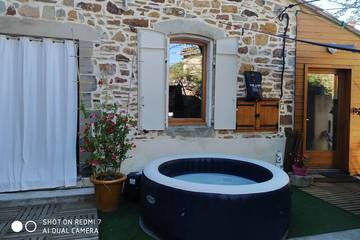 Gîte pour 6 personnes, avec jardin ainsi que jacuzzi et balcon à Bosc