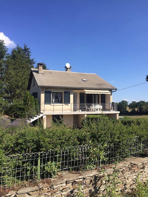 Gîte pour 5 personnes, avec terrasse et jardin, animaux acceptés dans l' Aveyron
