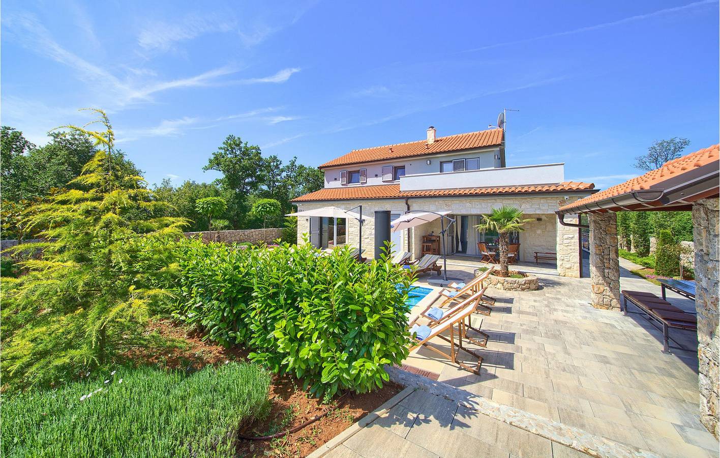 Gemütliche 2-Zimmer-Wohnung mit Pool in der Nähe des Stadtzentrums von Kras in Dobrinj, Krk