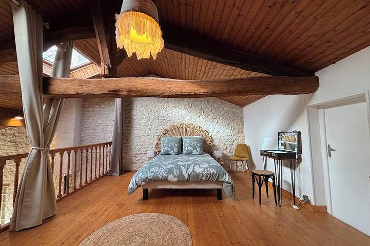 Location de vacances pour 2 personnes, avec sauna ainsi que jardin et piscine à Meursac - 4