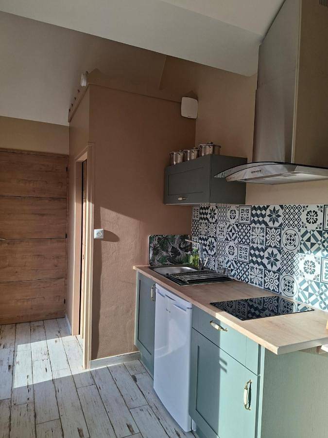 Gîte pour 2 personnes, avec Terrasse à Attin