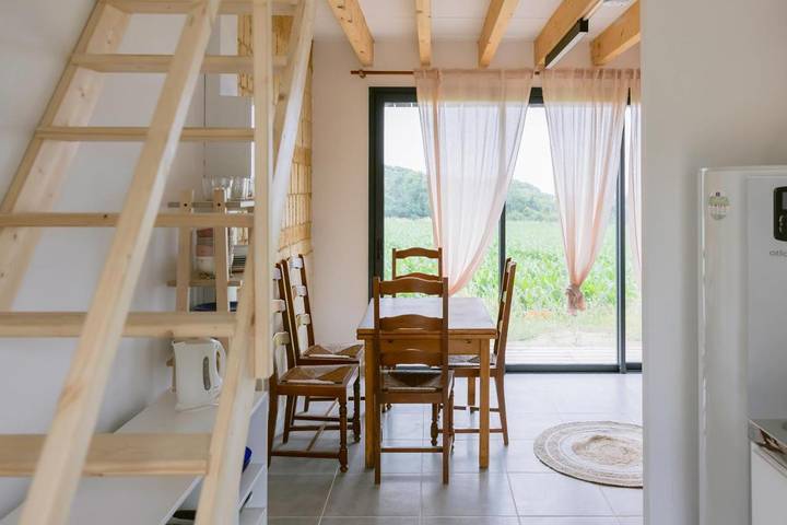 Appart’hôtel pour 2 personnes, avec vue ainsi que jardin et terrasse, animaux acceptés