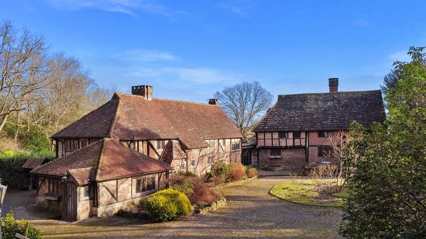 Holiday rental for 6 people, with hot tub and garden in West Sussex
