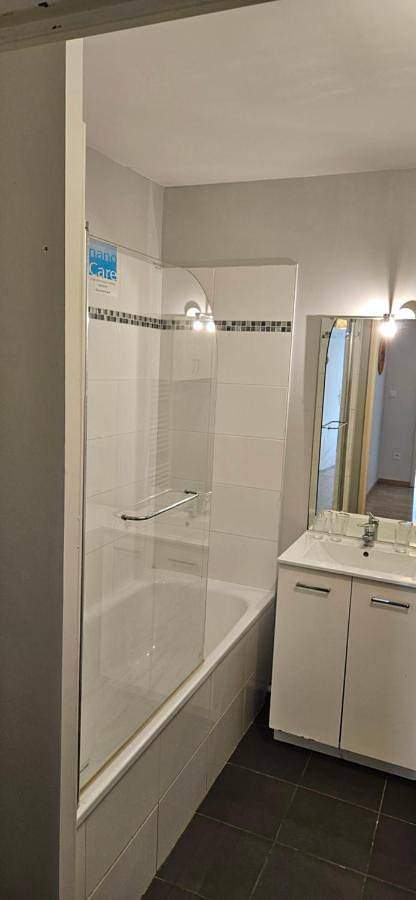 Appartement entier, Two-Bedroom Apartment in Saint-André-lez-Lille, Région de Lille