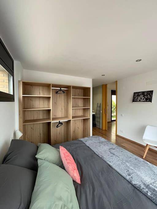 Four-Bedroom House in Berga, Barcelona Provinz